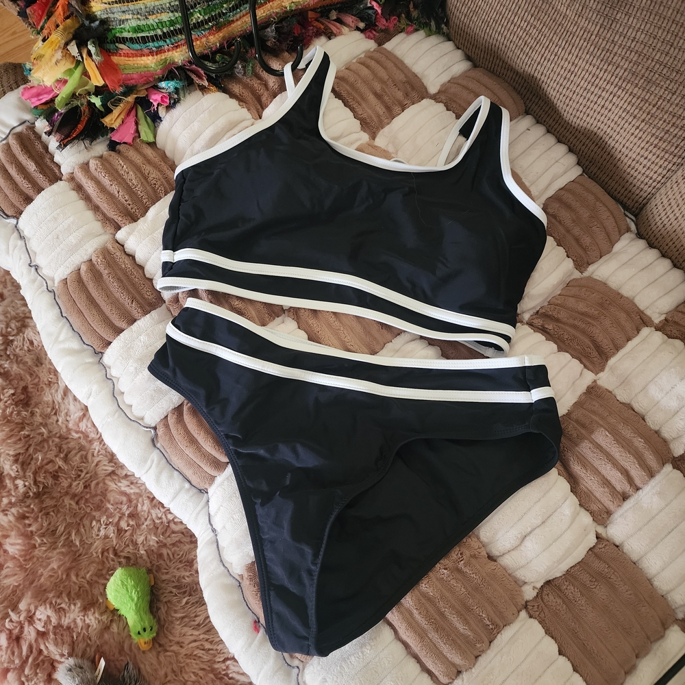Black and White Women's Bikini Set
